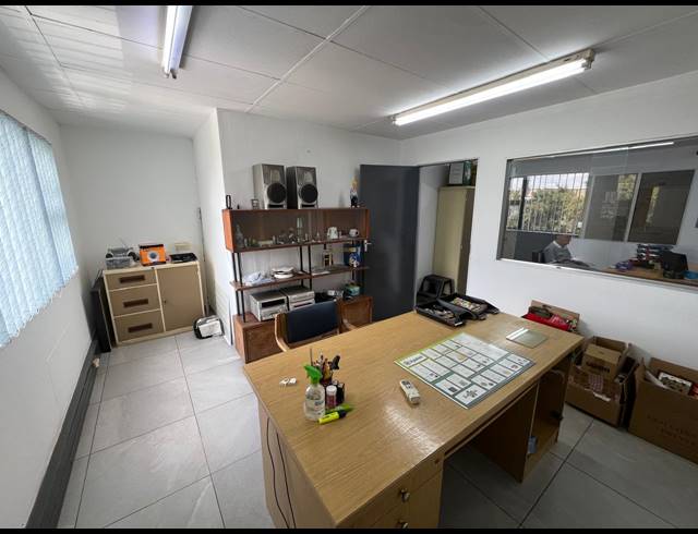 252M² WAREHOUSE TO LET IN LASER PARK